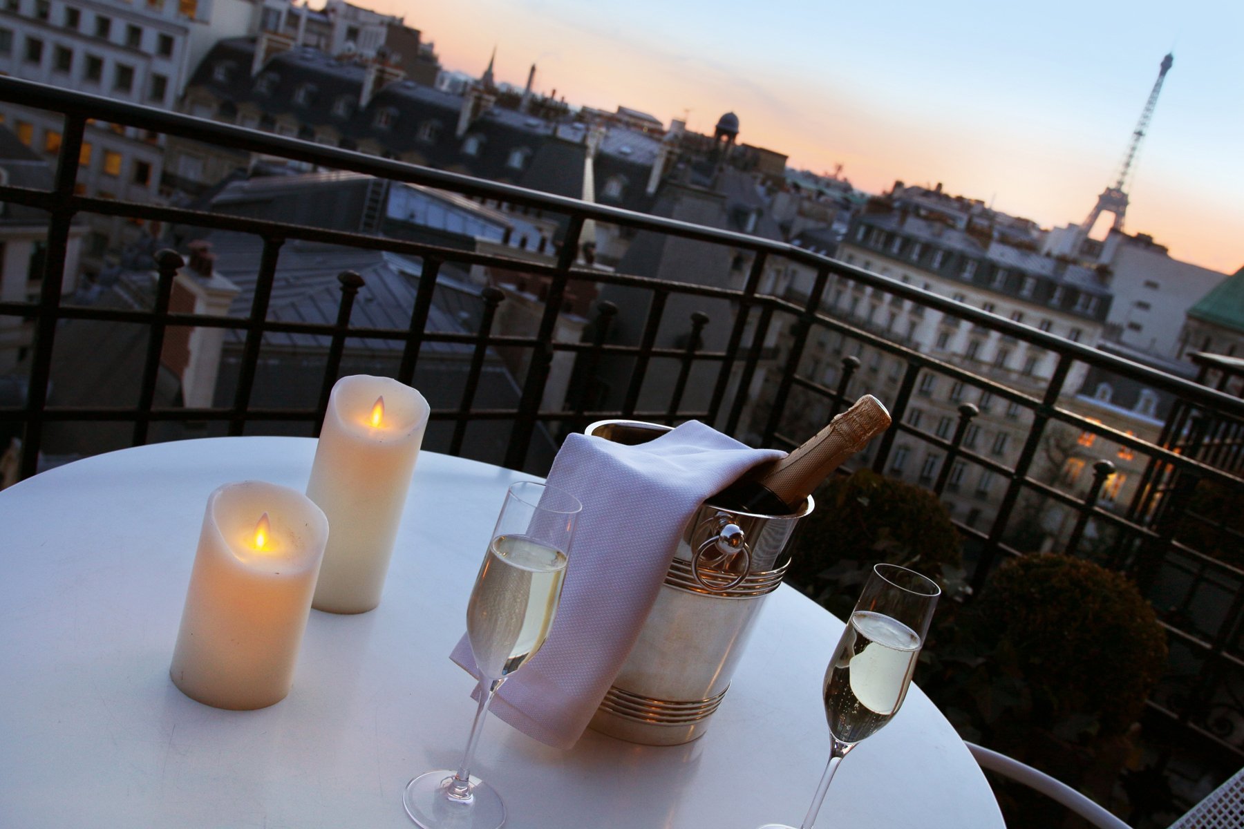 Romantic stay near the Champs Elysées